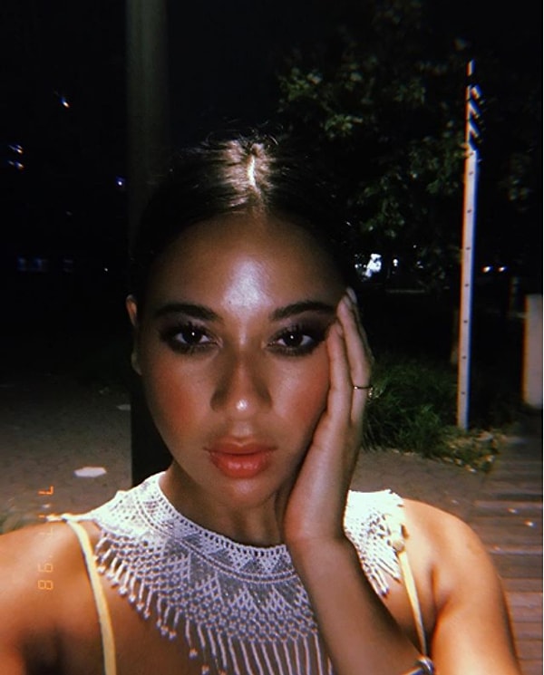 Guardian сообщает, что Наташа Апонте работает с одной вирусной маркетинговой компанией Rob Bliss Creative.