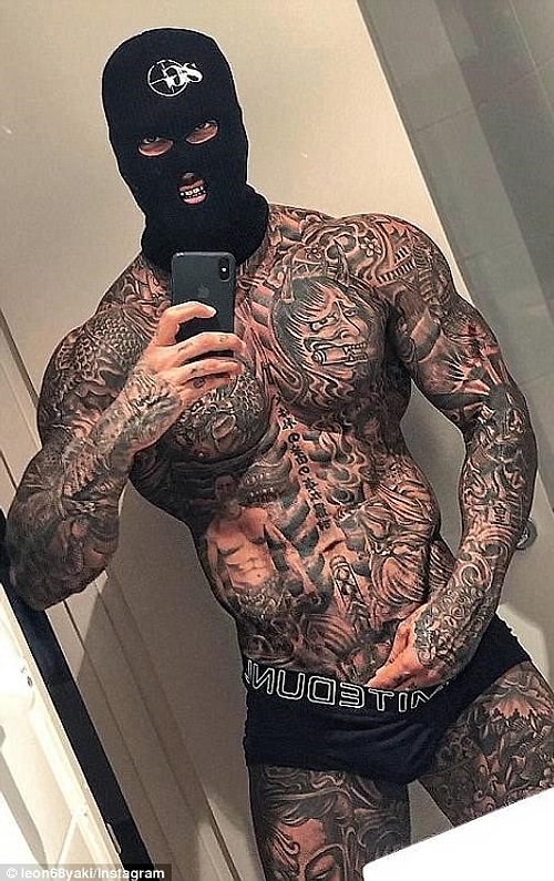 Şimdi ise haftada 6 defa spor salonuna gidiyor, sürekli artan Instagram takipçileri sayesinde daha da çok kazanıyor.