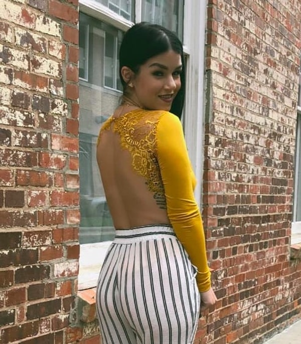 4. Боди с открытой спиной - отличный способ придать образу женственности, элегантности и сексуальности.