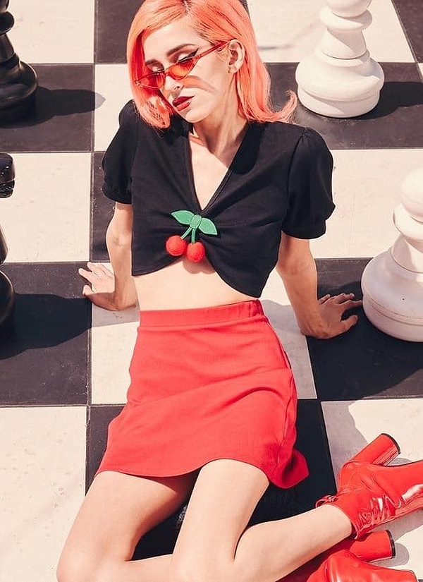 7. Кроп-топ смотрится гораздо круче и интереснее простой футболки.