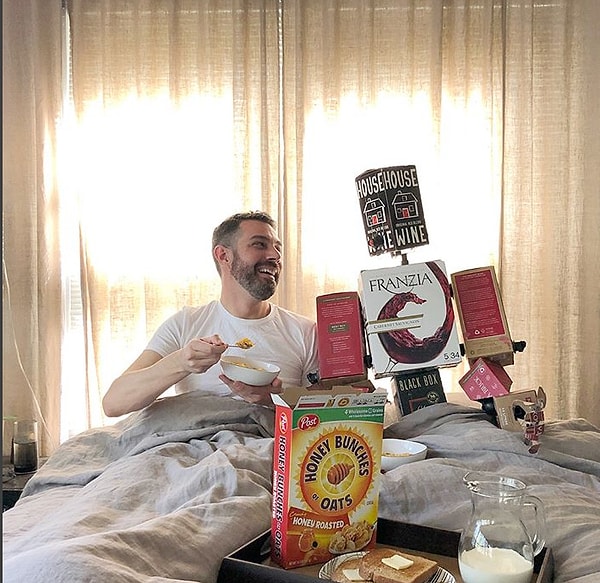 1. Майкл Шнайдер живет в Портленде, штат Орегон.