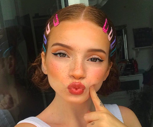 3. А помните эти заколки для волос из детства? Так вот, они тоже возвращаются в моду...