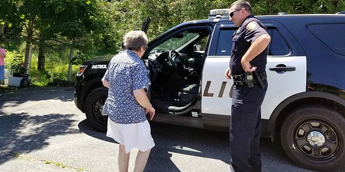 Вместо подарка задержание: дочь 93-летней женщины устроила на день рождения матери самый настоящий арест