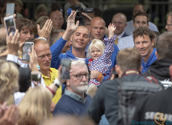 12. Несмотря на то, что пловцу по состоянию здоровья не удалось достигнуть намеченной цели, кампания по сбору средств имела огромный успех, и в общей сложности на исследования по борьбе с раком благодаря этому герою современности будет отправлено более 4 млн долларов!