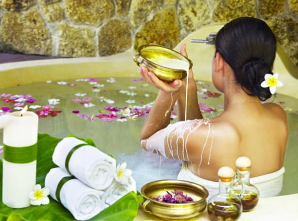 15. А был и гость, который потребовал молочную ванну.