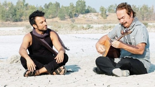 8. Pop'un ve Arabesk'in Kralı, 'Uyan' isimli şarkıda buluştu. Söz ve müziği Tarkan'a ait olan şarkı Doğa Derneği yararına hazırlandı.