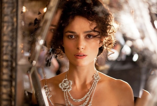 3. В каком образе предстает здесь Кира Найтли?