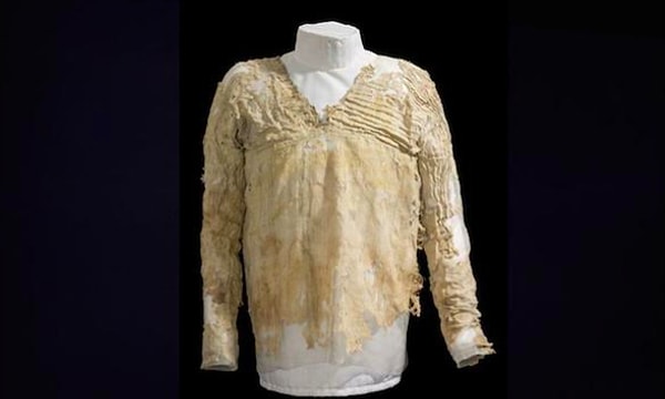 15. Это платье Тархан, которое нашли в Каире (Египет). Это самый старый предмет одежды из льна, которому уже около 5000 лет.