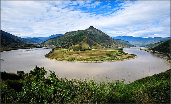 6. Назовите самую длинную и полноводную реку Евразии: