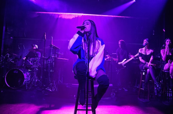 Kayıt Edemediği İçin Ariana Grande'den Şarkıya Yeniden Başlamasını İsteyen Seyircinin İstediği Oldu!