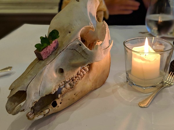 4. Вот эта прелесть была частью меню стоимость в $165, которое гости тестировали около трёх часов 🙄