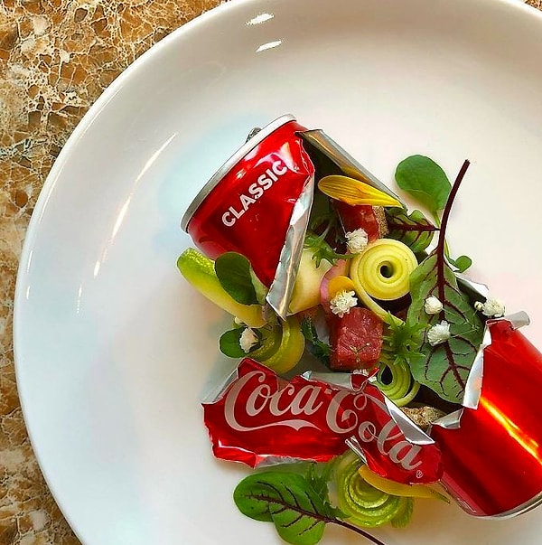 6. Салат из цукини, говядины и зелени выглядит вполне себе ничего, если бы не одно НО...