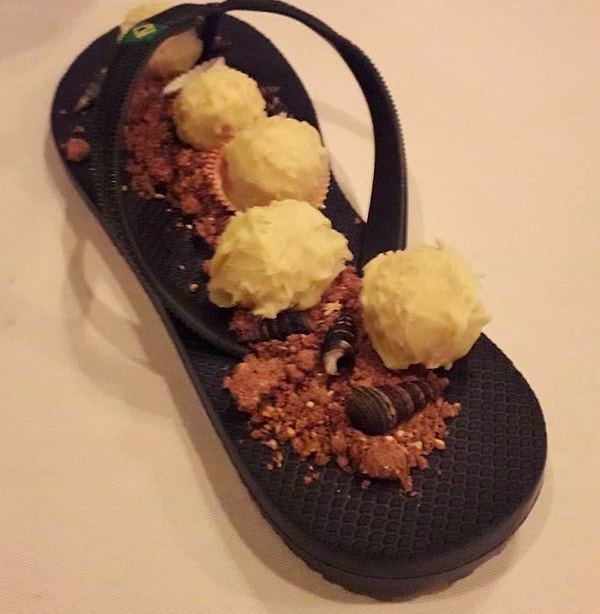 7. Десерт в шлёпанце? Почему же нельзя было выбрать простую тарелку?