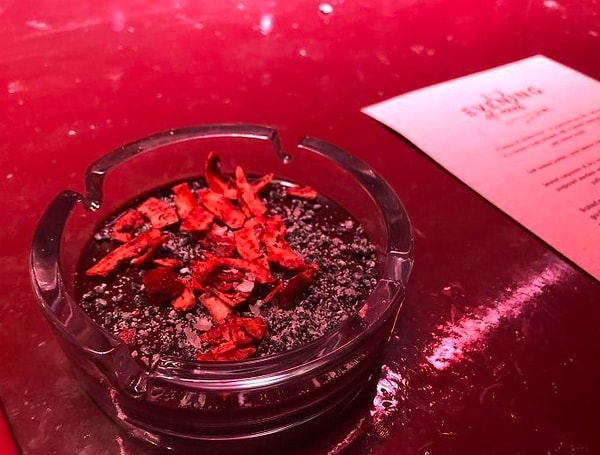 11. Даже если вы не курите, шоколадный пудинг из пепельницы всё равно отведать придётся 🤔