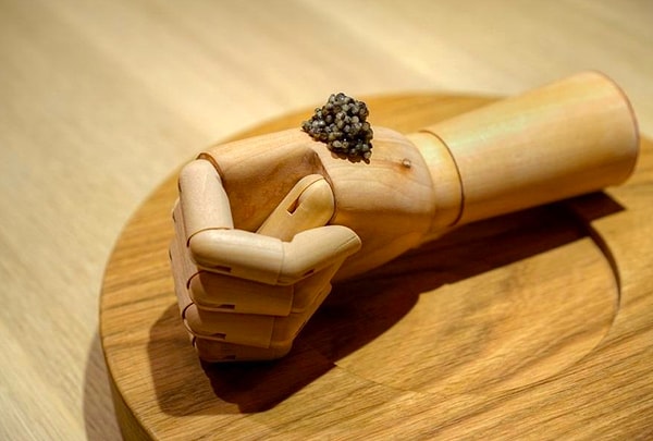 20. Всё это лишь для того, чтобы подать икру? 😏