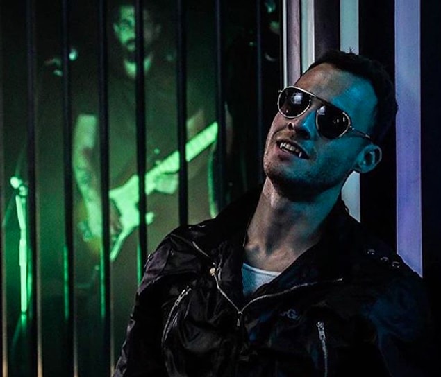 9. Yaşamayanlar, bir süredir yüzüne hasret kaldığımız Kerem Bürsin'le de bizi yeniden kavuşturuyor.