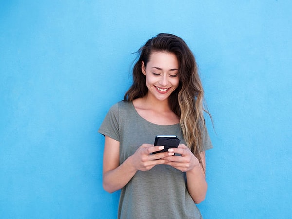 1. Способны ли вы замечать все, что происходит вокруг, копаясь в телефоне?