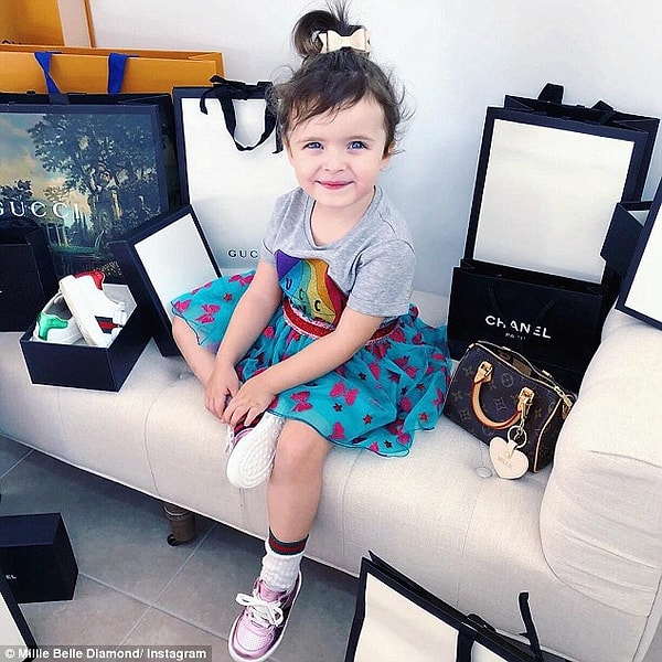 4. "Её страница - вовсе не бизнес для меня, а скорее креативная отдушина, за которой следят фоловеры из США, Австралии и Великобритании", - признается мама девочки.