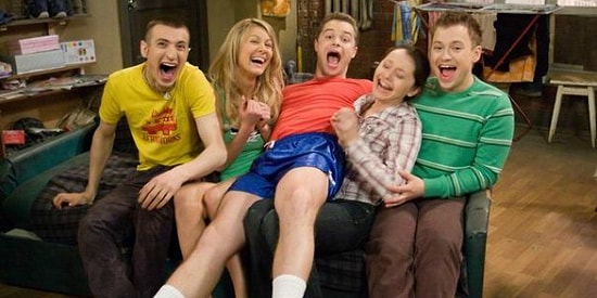 «Вырос на Универе» - актеры сериала устроили флешмоб в честь юбилея ситкома