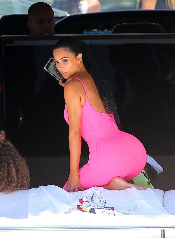 Kim Kardashian, Kylie Jenner ve Nicki Minaj gibi ünlü kadınların başını çektiği ve büyük popülariteye sahip olan Brezilya kalçası estetiği, birçok kadını bu tür ameliyatlar olmaya teşvik ediyor.