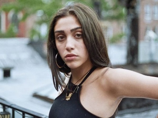 4. Ну маму этой девушки вы точно должны знать!