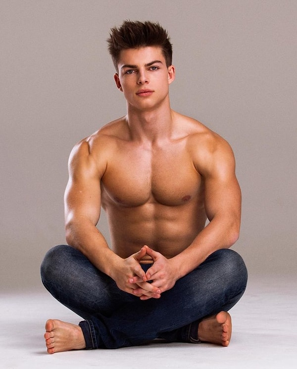 9. Кто папа этого парня?