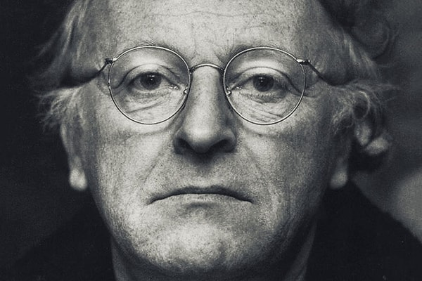 7. Кто изображен на фото?