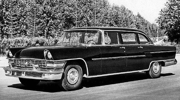 8. Автомобиль какой марки представлен на картинке?