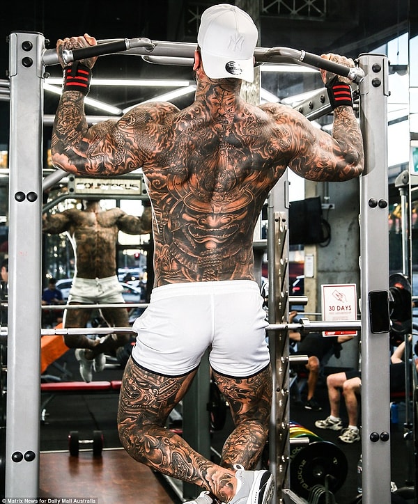 Религиозным пользователям не нравится в нем только одно - тату по всему телу.