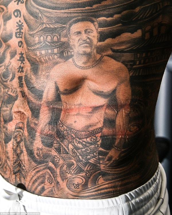 В Инстаграме подписчики пишут много плохого, но, по словам Хуссейна, после всего пережитого меньше всего его волнует общественное мнение.