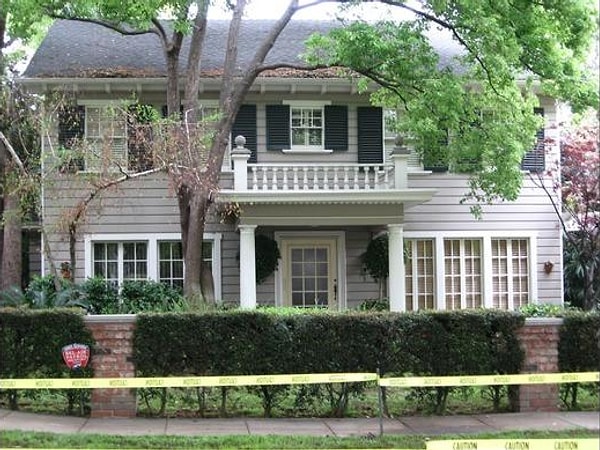 2. А этот дом откуда?