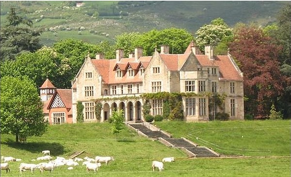 11. Из какого фильма этот дом?