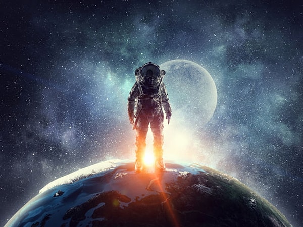 2. Луна больше Земли