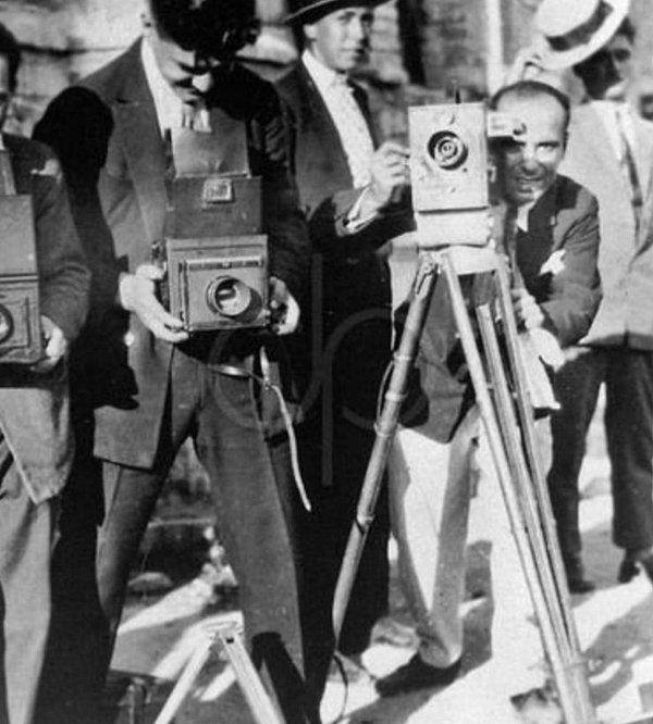 Mustafa Kemal Atatürk'ün özel fotoğrafçısı Etem Tem bugün hasretle baktığımız birçok fotoğrafa imzasını atarken, Kocatepe'de çektiği anıt fotoğrafın öyküsünü 1960 yılında anlattı.