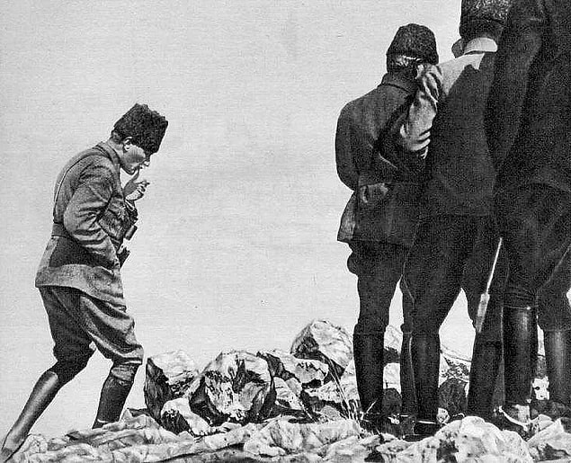 "Mustafa Kemal Paşa, bütün gün ağzına bir lokma koymamıştı. Gece ric’ate başladılar."