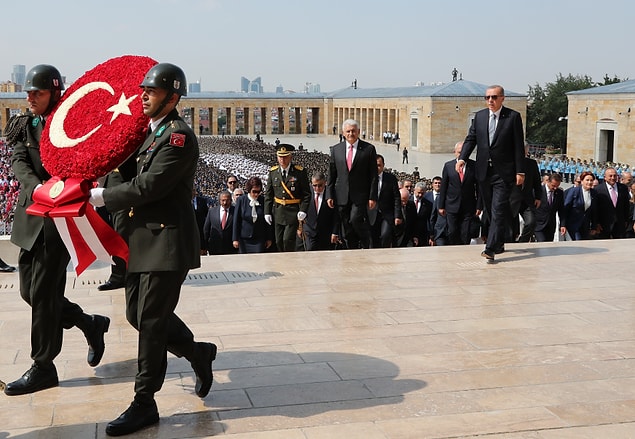 Devlet erkanı 30 Ağustos Zafer Bayramı dolayısıyla Anıtkabir'i ziyaret etti.