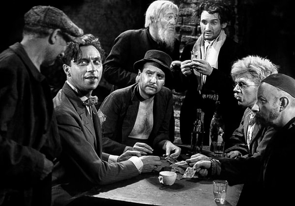 7. Какими напитками угощались бездомные в приюте из пьесы Максима Горького «На дне»?