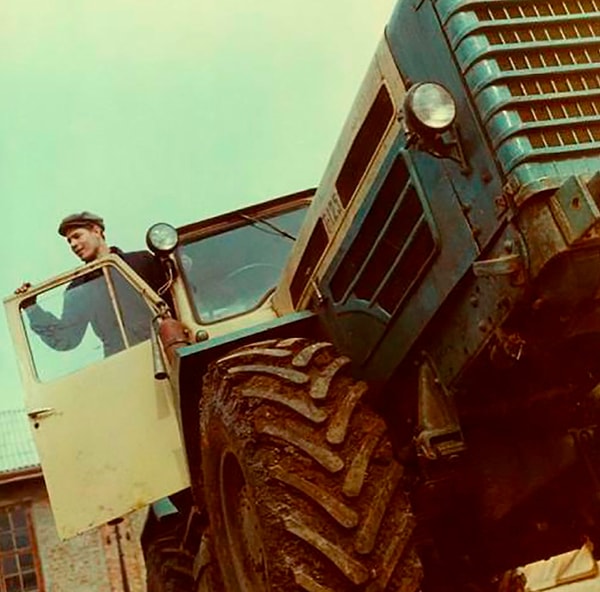 2. Трактор вместо новой иномарки 👍