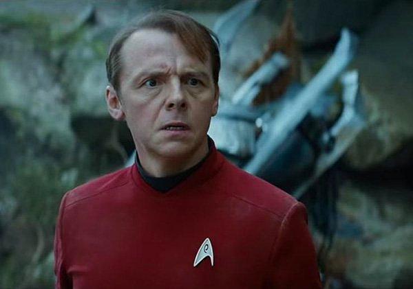 1. Simon Pegg, Stark Trek Bilinmeze Doğru setinin ödüllü Starfleet rozetini artık evinde tutuyor.