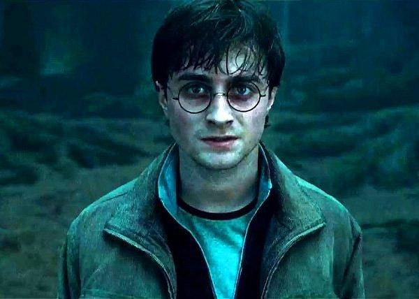 8. Daniel Radcliffe oynadığı her Harry Potter filminden bir gözlük edinmiş.
