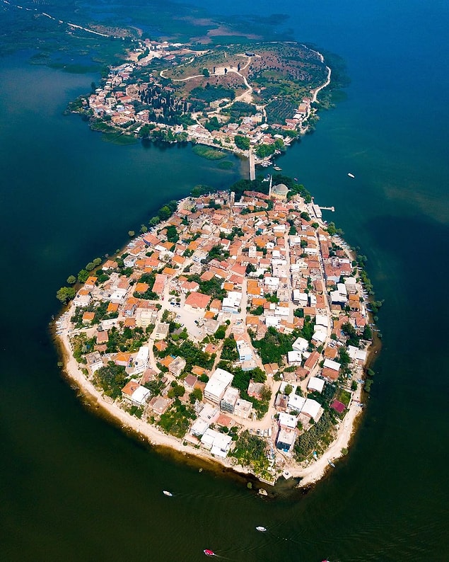 11. Ulubat Gölü ile birlikte kusursuz bir ikili olan Gölyazı.