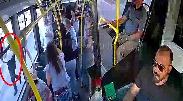6. Sivaslı otobüs şoförü Özkan Şen, kalp krizi geçiren yolcusu için güzergahını değiştirdi ve en yakın hastaneye gitti.
