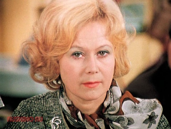 4. Как звали эту героиню фильма "Служебный роман"?