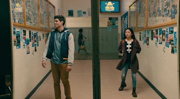 5. Где Лара Джин купила ботинки?