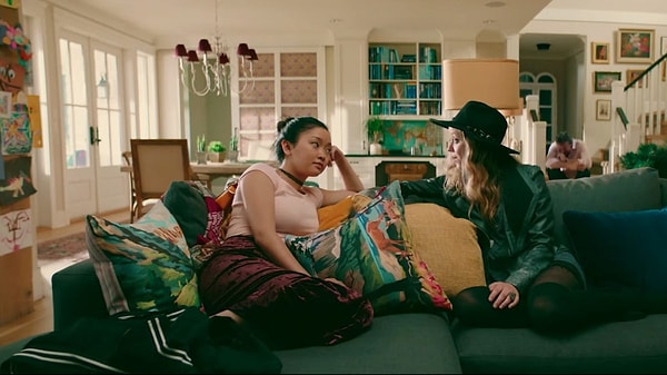 9. Чем обедала Лара Джин, когда познакомилась с мамой Питера Кавински?