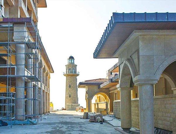 Adadaki inşaatı devam eden 125 odalı otelin yanında, 30 civarında da 'betonarme bungalov' olacak.