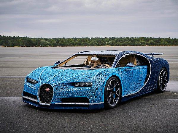 Otomobil üreticilerinin yüzyıllardır yaptığı araştırmalar, yenilik çabaları boşaymış. Sizlere dünyanın en havalı Bugatti'sini gösteriyoruz ve bu araba legodan yapılma.