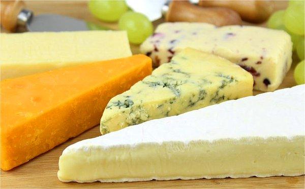Peyniri seviyorsanız, her şeyle beraber yiyebilirsiniz. Maalesef çağımızda o kadar çok araştırma yapılıyor ve o kadar farklı sonuçlar çıkıyor ki insan hangi birine inanacağını şaşırıyor.