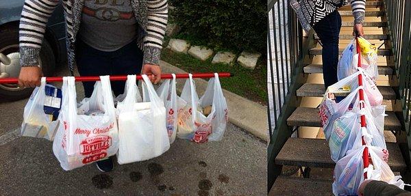 6. Alışveriş torbalarını eve bir postada taşıyabilmek için harika bir yöntem geliştiren bu kadın: