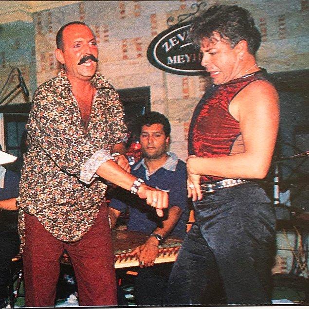 1. Cemil İpekçi ve Fatih Ürek'in 1999 yılında hunharca dans etme anları. Olay muhtemelen Bodrum'da geçiyor...